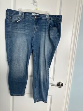 torrid Women's Medium Blue Cropped Stretch Denim Jeans